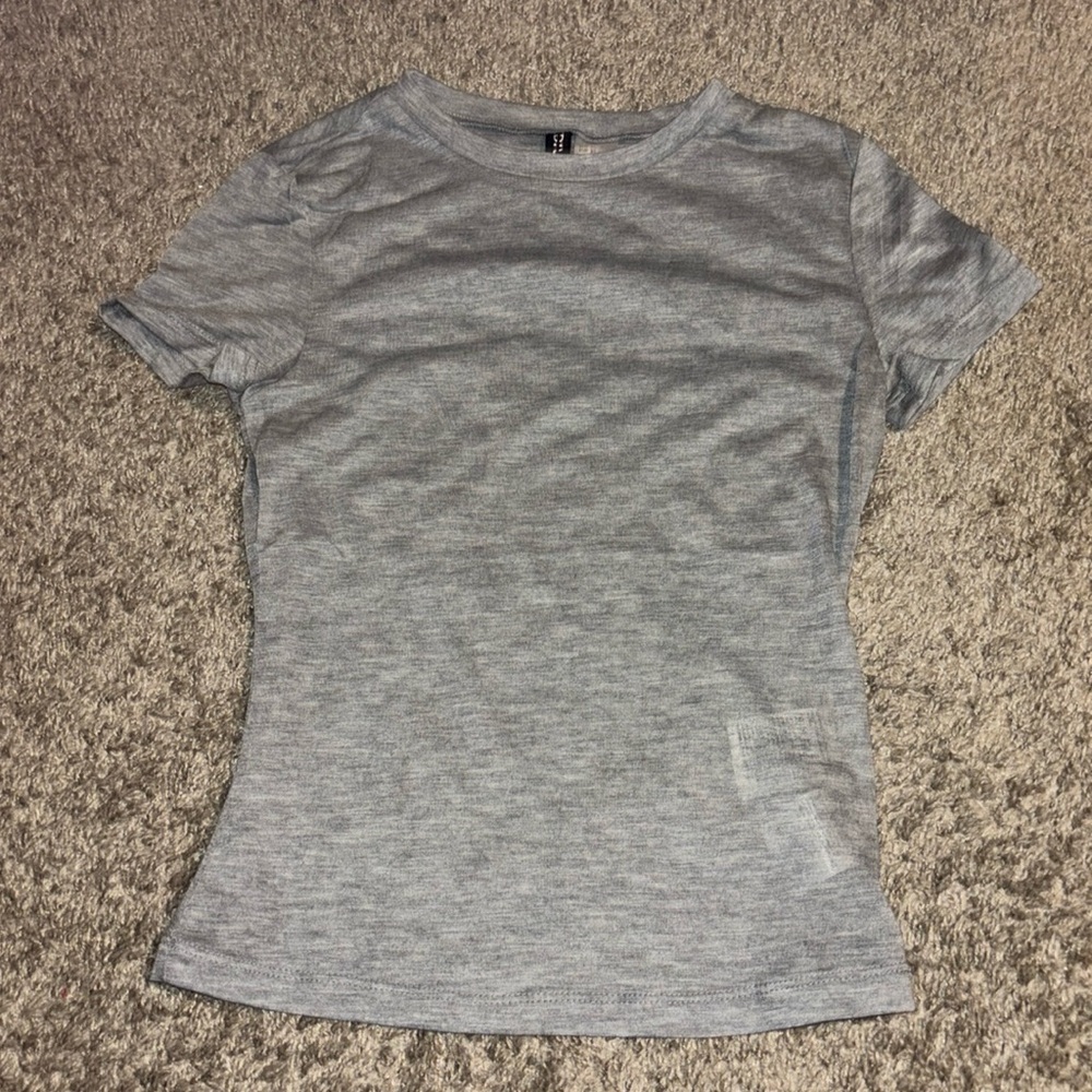 🩶 H&M 🩶 GREY COTTON FITTED TSHIRT (XS)